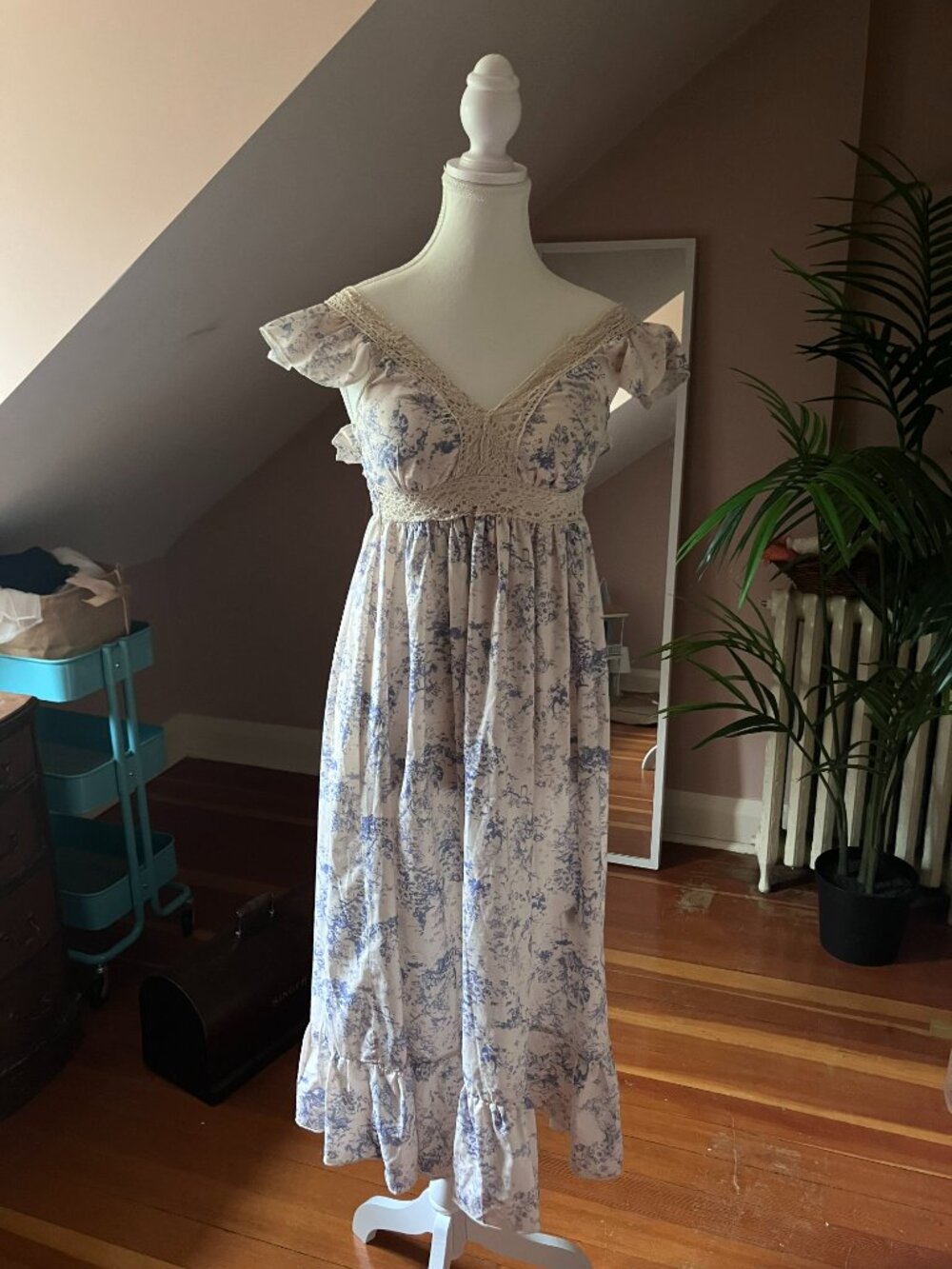White & blue chinoiserie empire waist long dress cottagecore lace trim - Picture 4 of 9